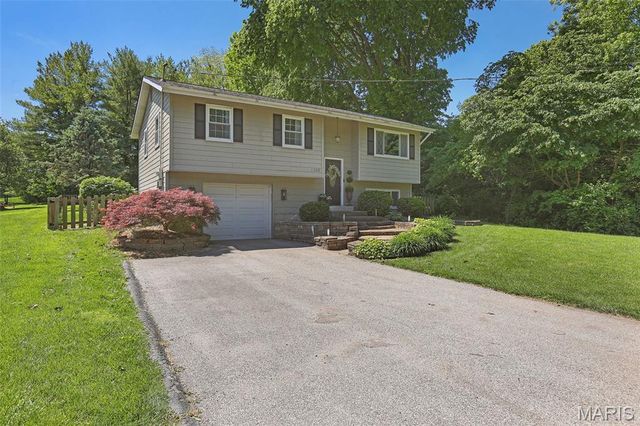 1540 Weber Drive, Edwardsville, IL 62025