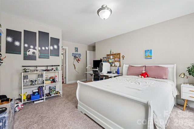 9014 Manor Oak Court, Charlotte, NC 28277