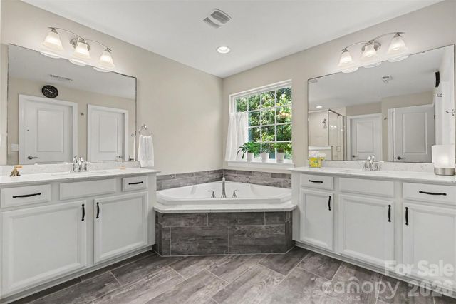 9014 Manor Oak Court, Charlotte, NC 28277