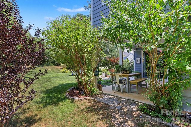 9014 Manor Oak Court, Charlotte, NC 28277