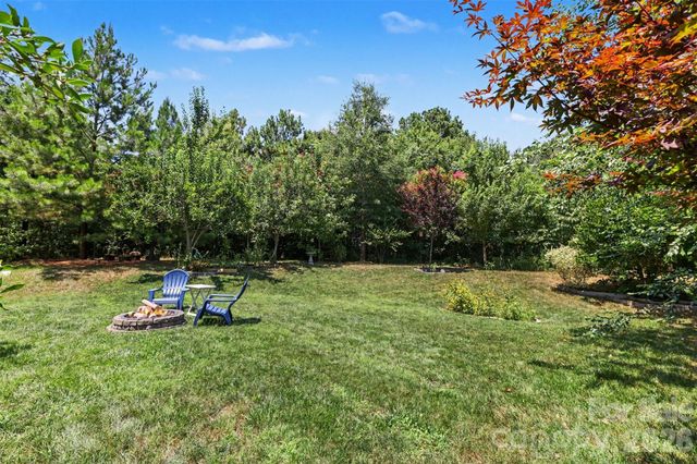 9014 Manor Oak Court, Charlotte, NC 28277