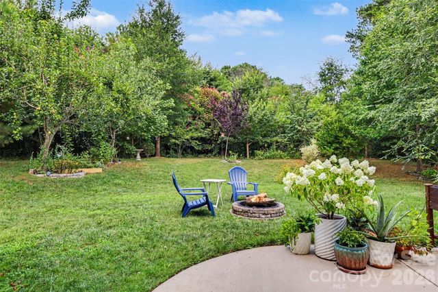 9014 Manor Oak Court, Charlotte, NC 28277