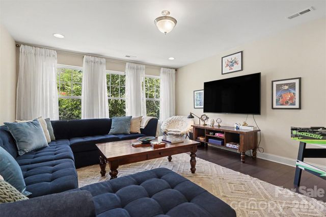 9014 Manor Oak Court, Charlotte, NC 28277