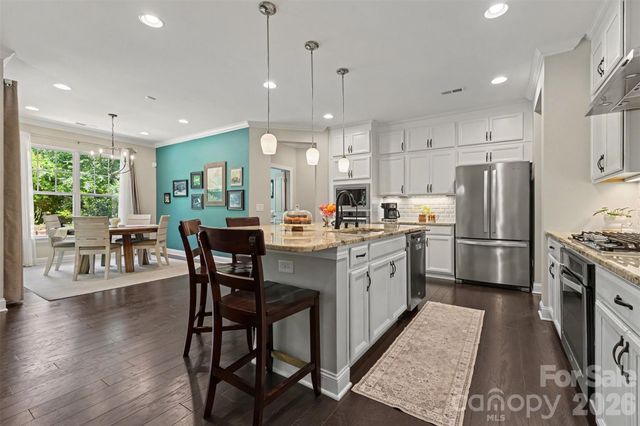 9014 Manor Oak Court, Charlotte, NC 28277