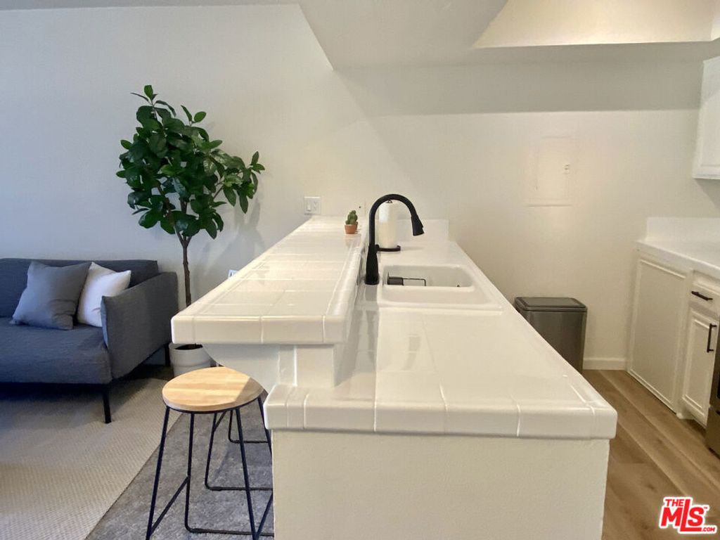 Image 7 of property listing at 1655 E Palm Canyon Drive 318, Palm Springs, CA 92264