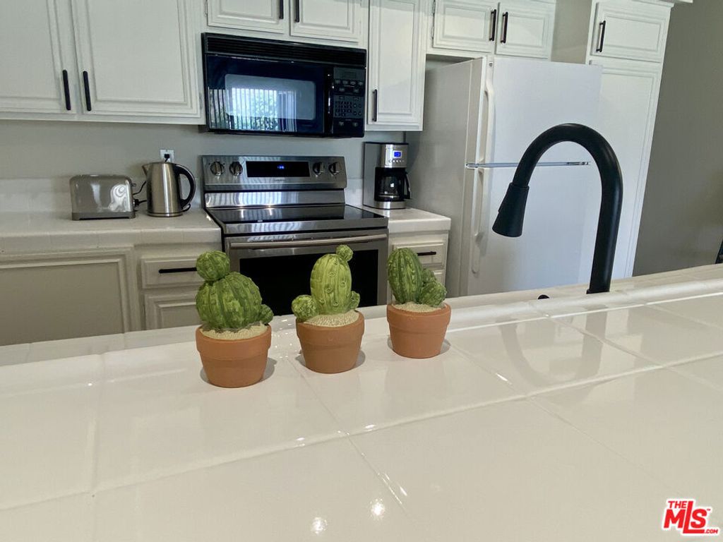 Image 9 of property listing at 1655 E Palm Canyon Drive 318, Palm Springs, CA 92264