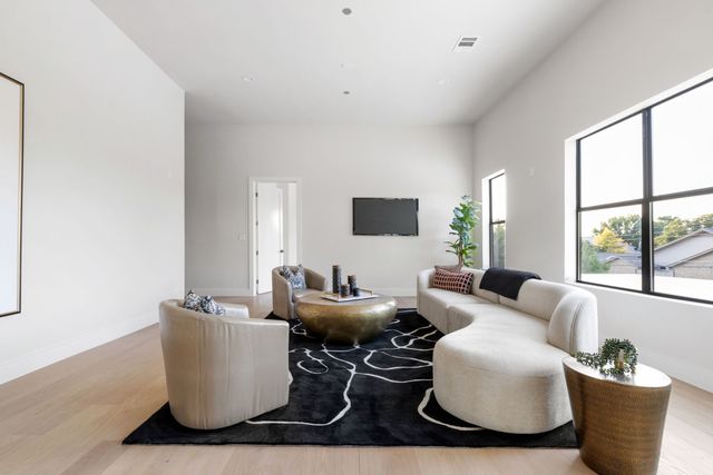 5525 Charlestown Drive, Dallas, TX 75230