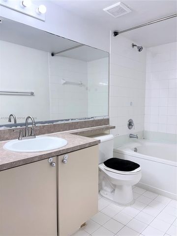 711 SW 111th Way 202, Pembroke Pines, FL 33025