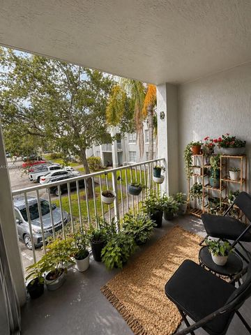 711 SW 111th Way 202, Pembroke Pines, FL 33025