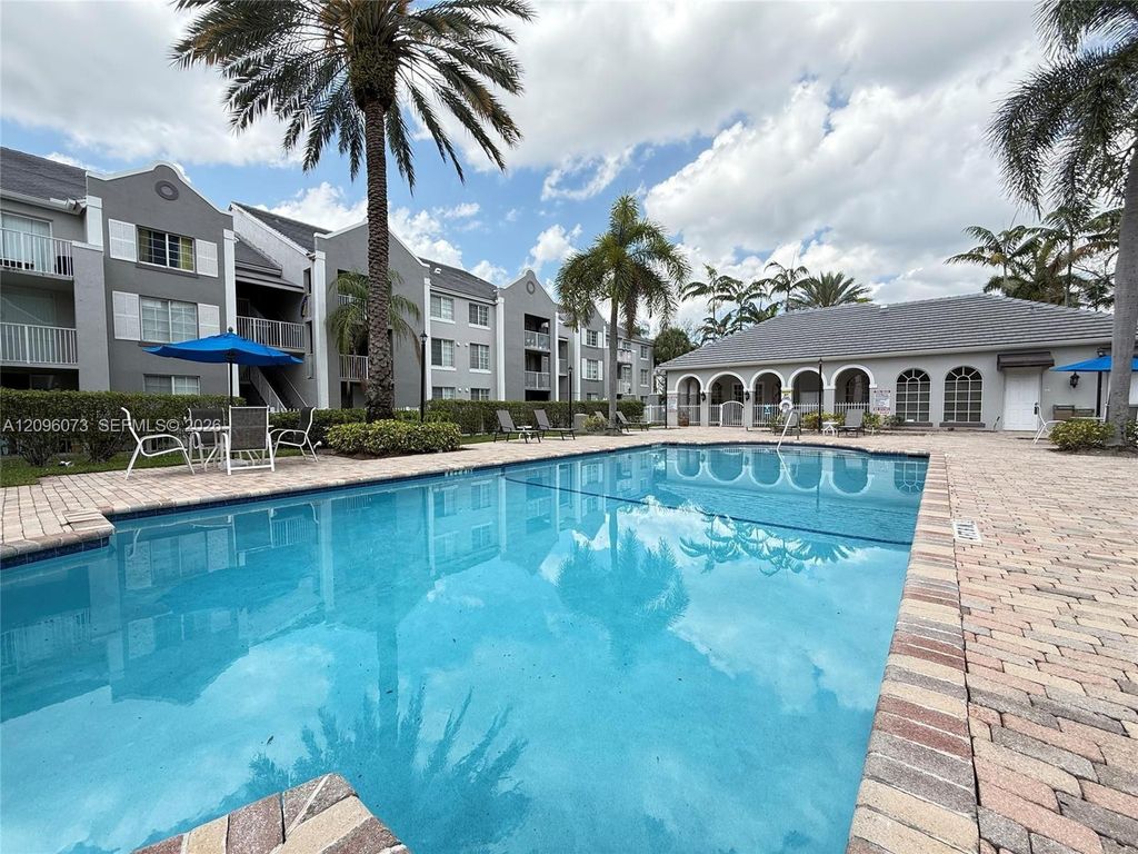 711 SW 111th Way 202, Pembroke Pines, FL 33025