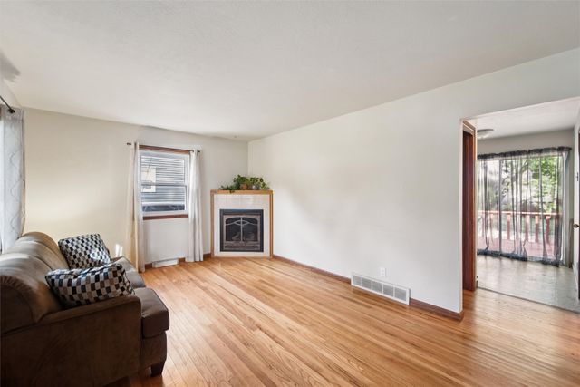 3913 30th Street, Des Moines, IA 50310