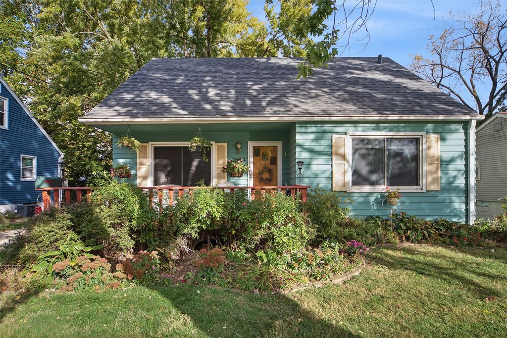 3913 30th Street, Des Moines, IA 50310