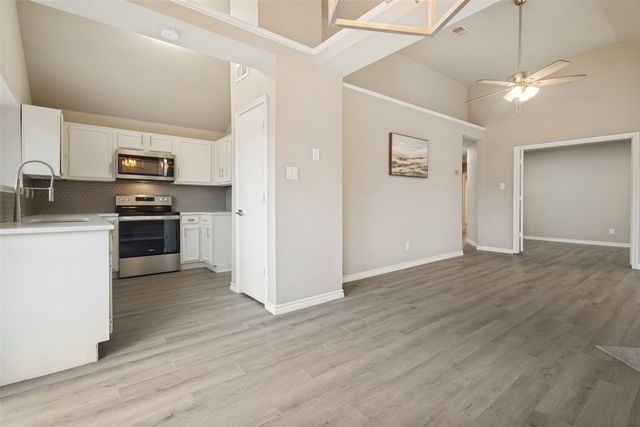 945 Ramblewood Drive, Lewisville, TX 75067