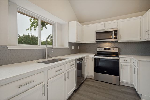 945 Ramblewood Drive, Lewisville, TX 75067