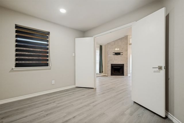 945 Ramblewood Drive, Lewisville, TX 75067