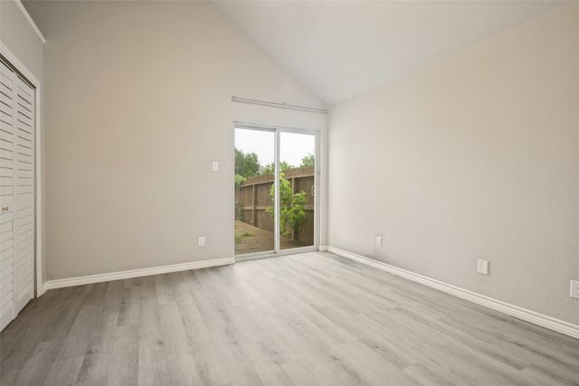 945 Ramblewood Drive, Lewisville, TX 75067