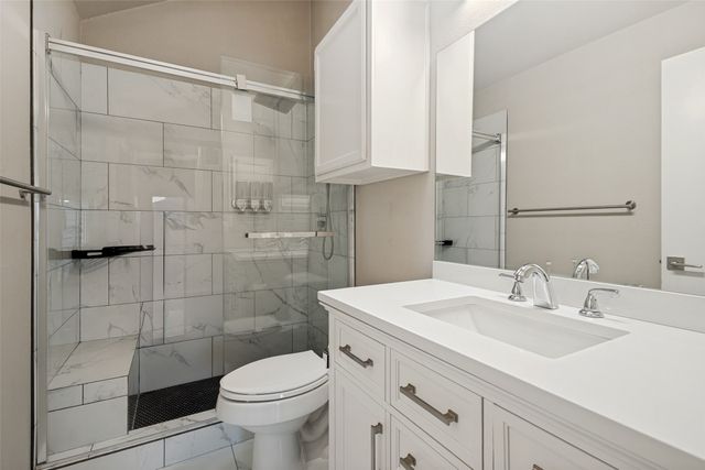 945 Ramblewood Drive, Lewisville, TX 75067