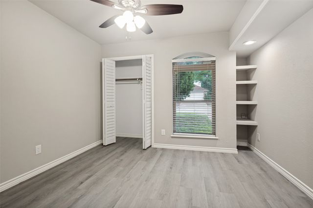 945 Ramblewood Drive, Lewisville, TX 75067