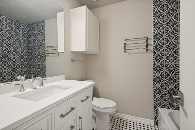 945 Ramblewood Drive, Lewisville, TX 75067