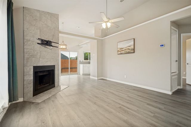 945 Ramblewood Drive, Lewisville, TX 75067