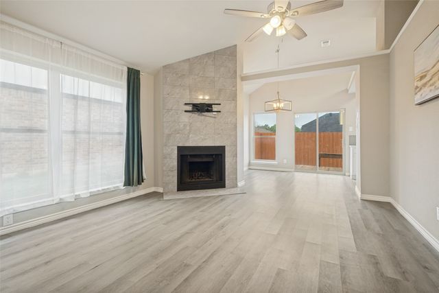 945 Ramblewood Drive, Lewisville, TX 75067