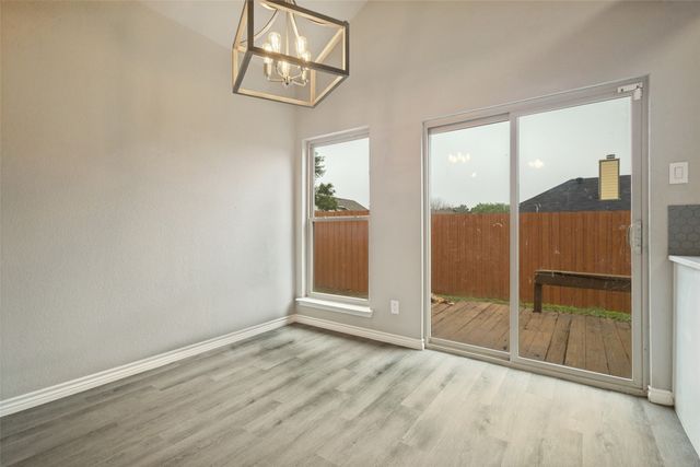 945 Ramblewood Drive, Lewisville, TX 75067