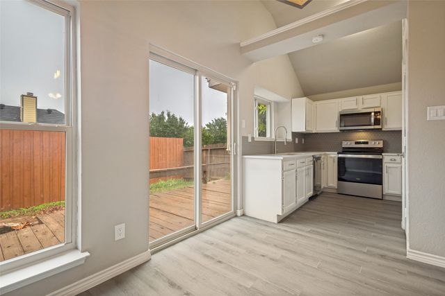 945 Ramblewood Drive, Lewisville, TX 75067