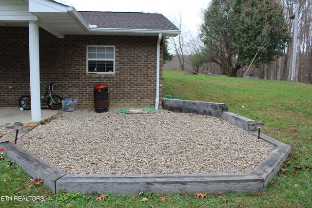 702 Iris Ave, Jamestown, TN 38556