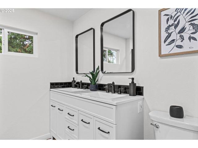 27645 SNYDER Rd, Junction City, OR 97448