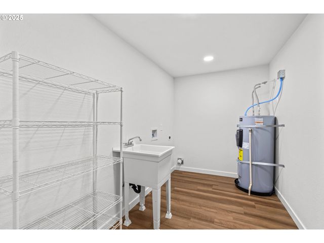 27645 SNYDER Rd, Junction City, OR 97448