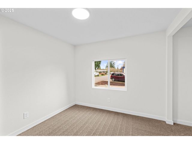 27645 SNYDER Rd, Junction City, OR 97448