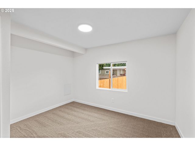 27645 SNYDER Rd, Junction City, OR 97448