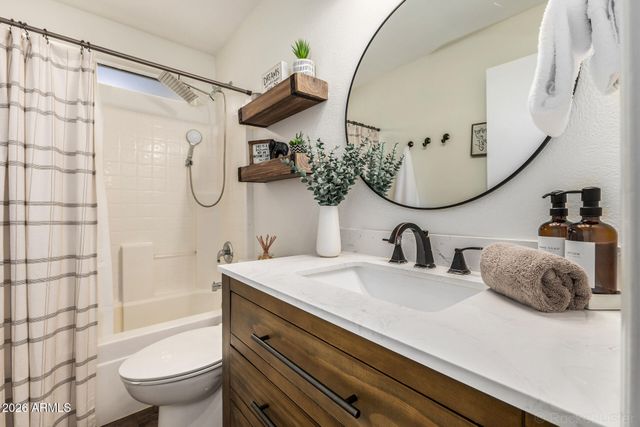 3221 E SAN REMO Avenue, Gilbert, AZ 85234