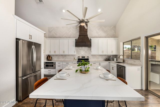 3221 E SAN REMO Avenue, Gilbert, AZ 85234