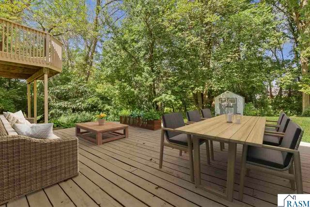 216 South Brook Circle, Mankato, MN 56001