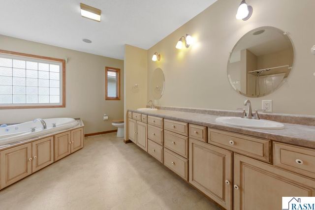 216 South Brook Circle, Mankato, MN 56001