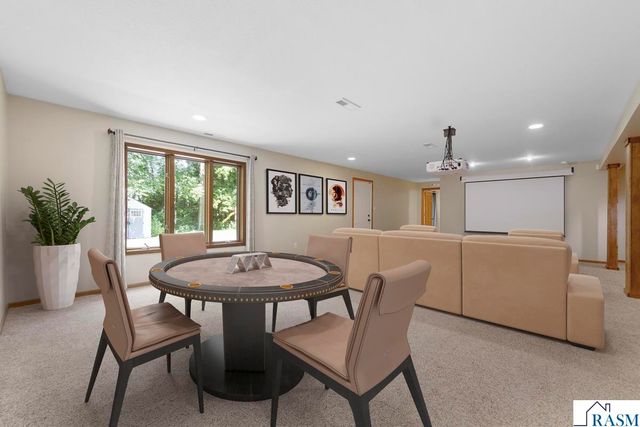 216 South Brook Circle, Mankato, MN 56001