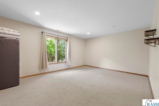 216 South Brook Circle, Mankato, MN 56001