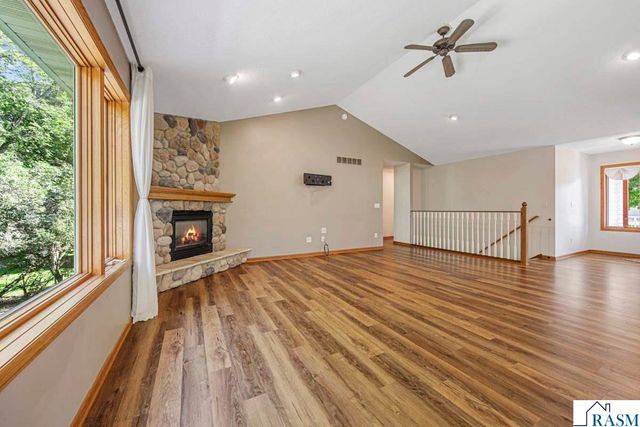 216 South Brook Circle, Mankato, MN 56001