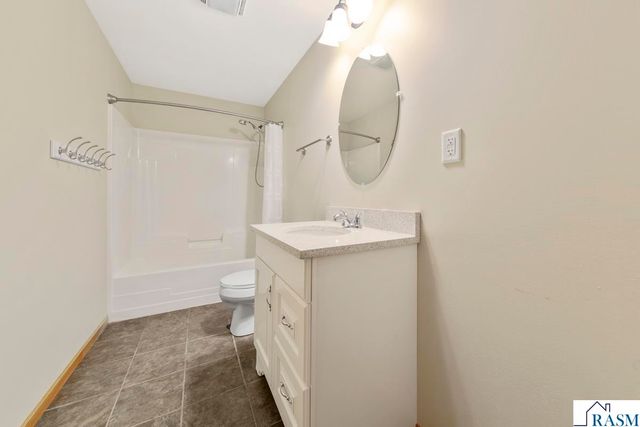 216 South Brook Circle, Mankato, MN 56001