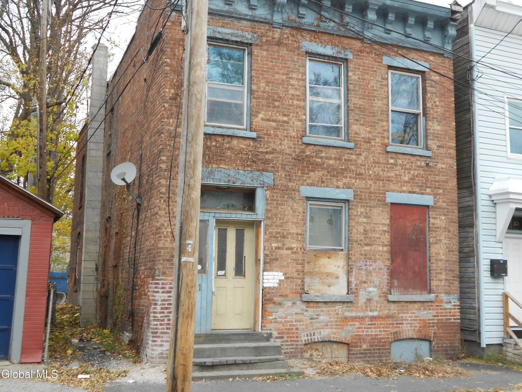 11 101st Street, Troy, NY 12180