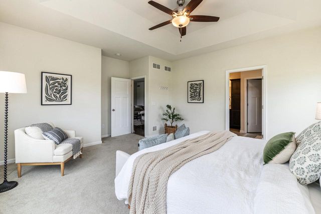 8211 W Highlander DRIVE, Mequon, WI 53097