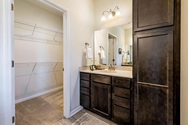 8211 W Highlander DRIVE, Mequon, WI 53097