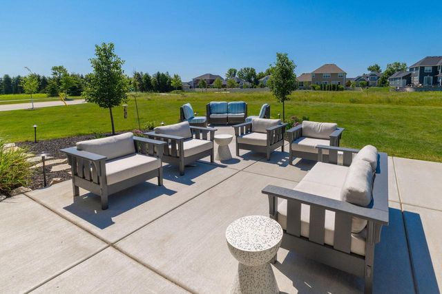 8211 W Highlander DRIVE, Mequon, WI 53097