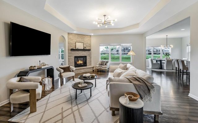 8211 W Highlander DRIVE, Mequon, WI 53097