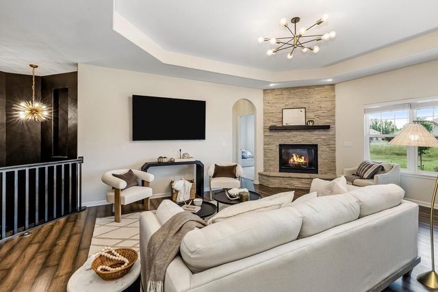 8211 W Highlander DRIVE, Mequon, WI 53097