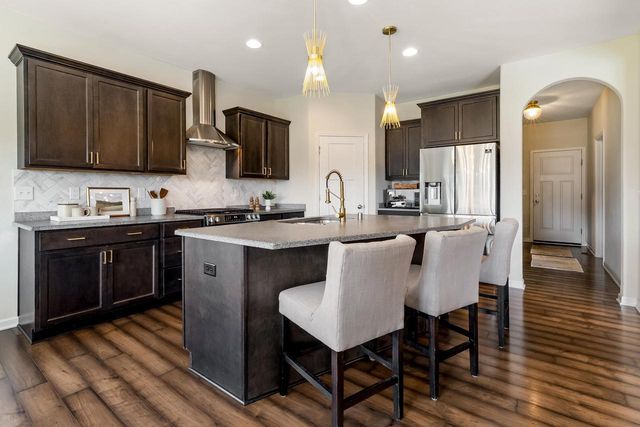 8211 W Highlander DRIVE, Mequon, WI 53097