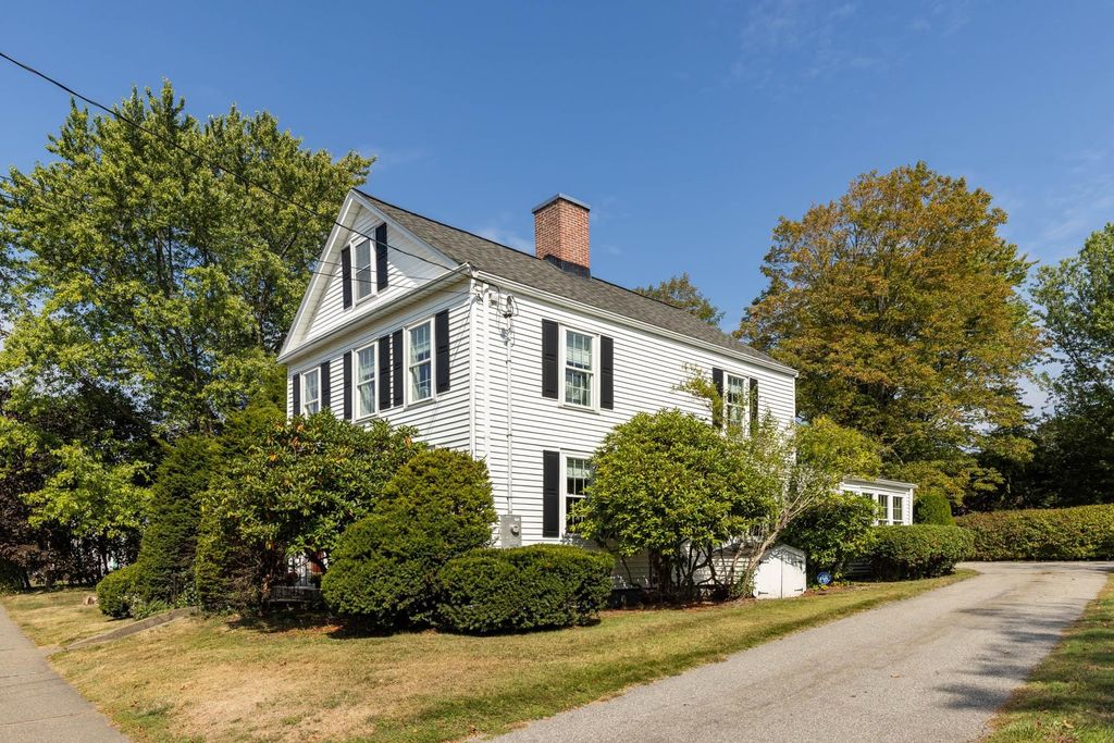 39 Exeter Road, Hampton, NH 03842