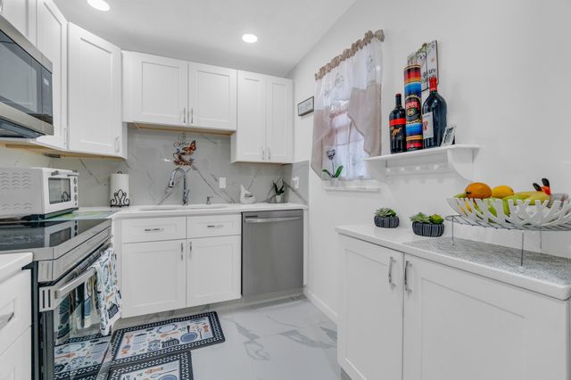 504 Davis Road 86, Palm Springs, FL 33461