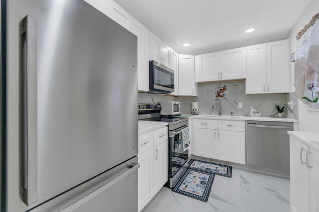 504 Davis Road 86, Palm Springs, FL 33461